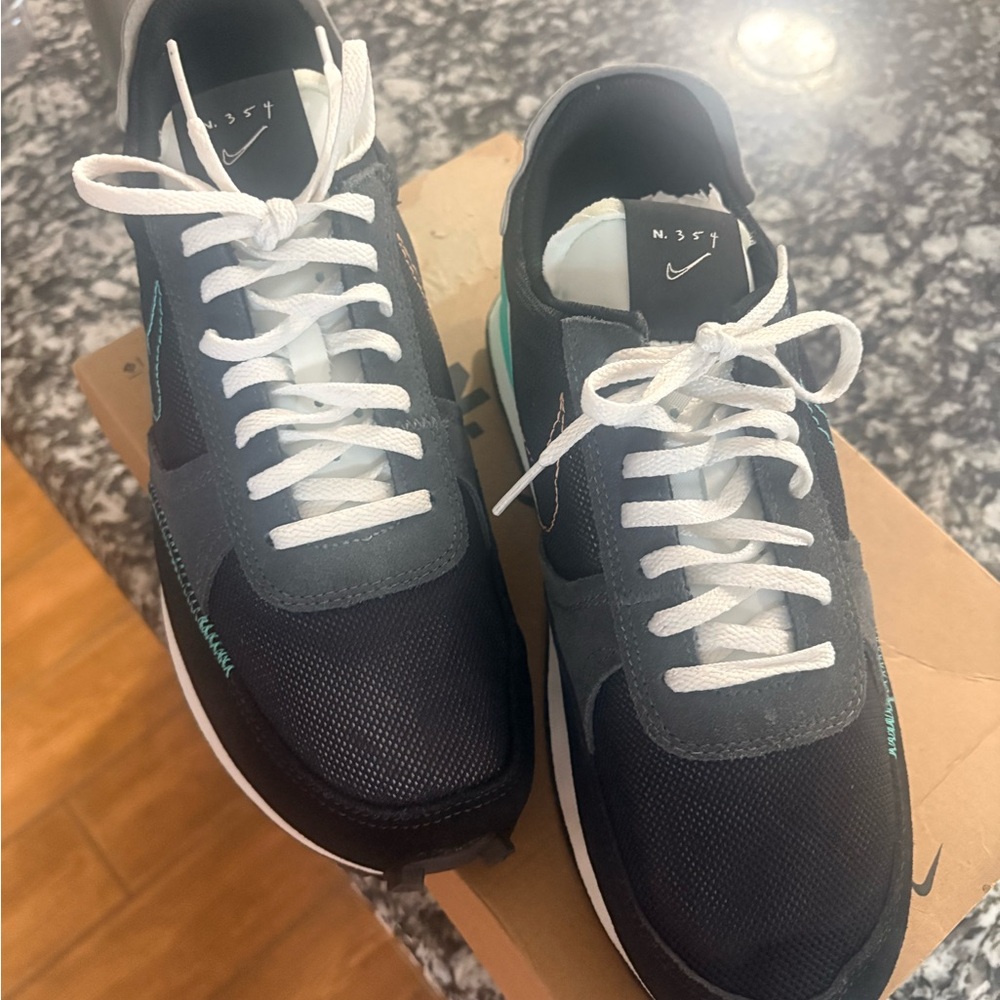 Nike Men's Sneakers in Black and Teal - Picture 3 of 5